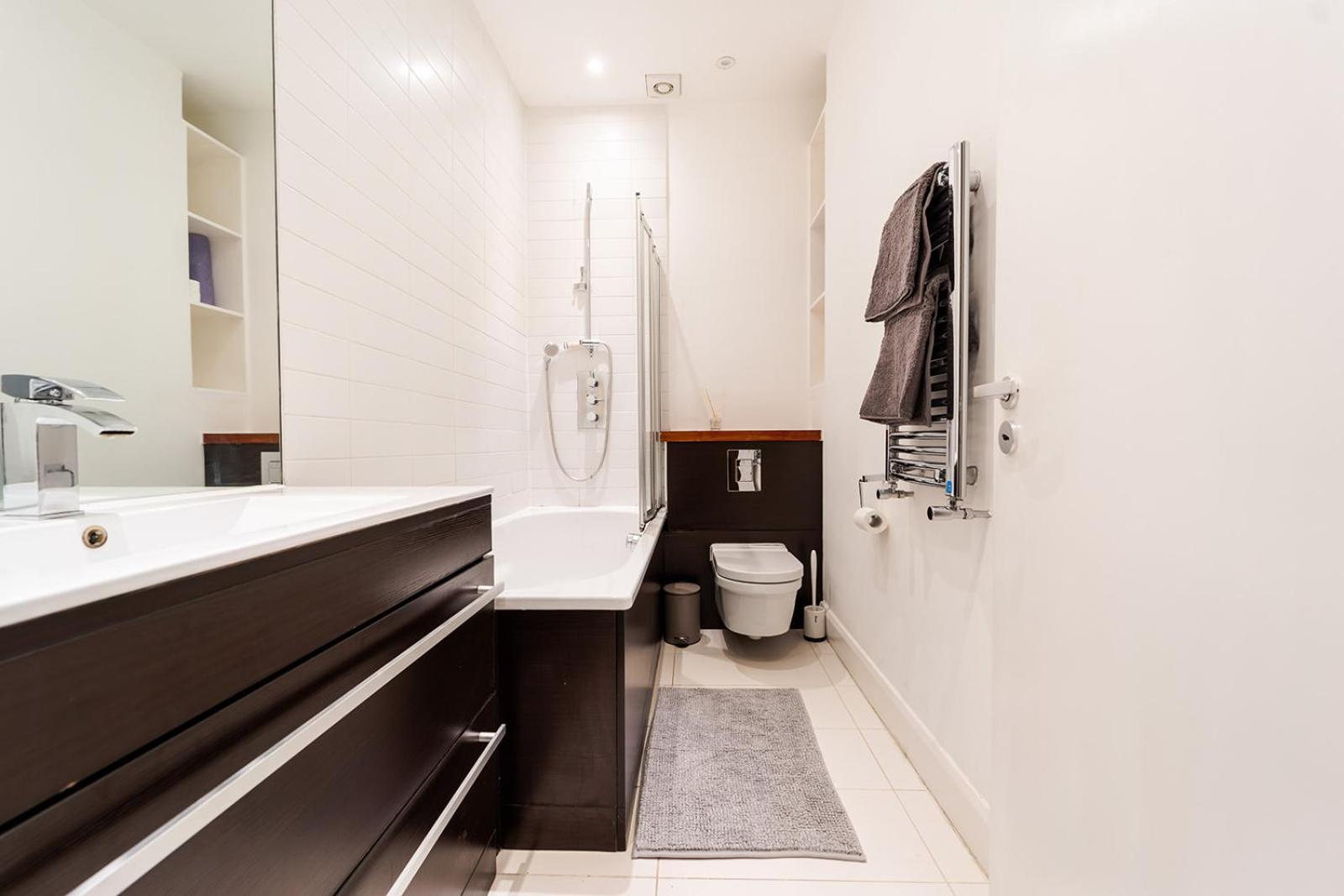 Spacious Apartment With A Balcony In Prime Location In Farringdon Londra Dış mekan fotoğraf