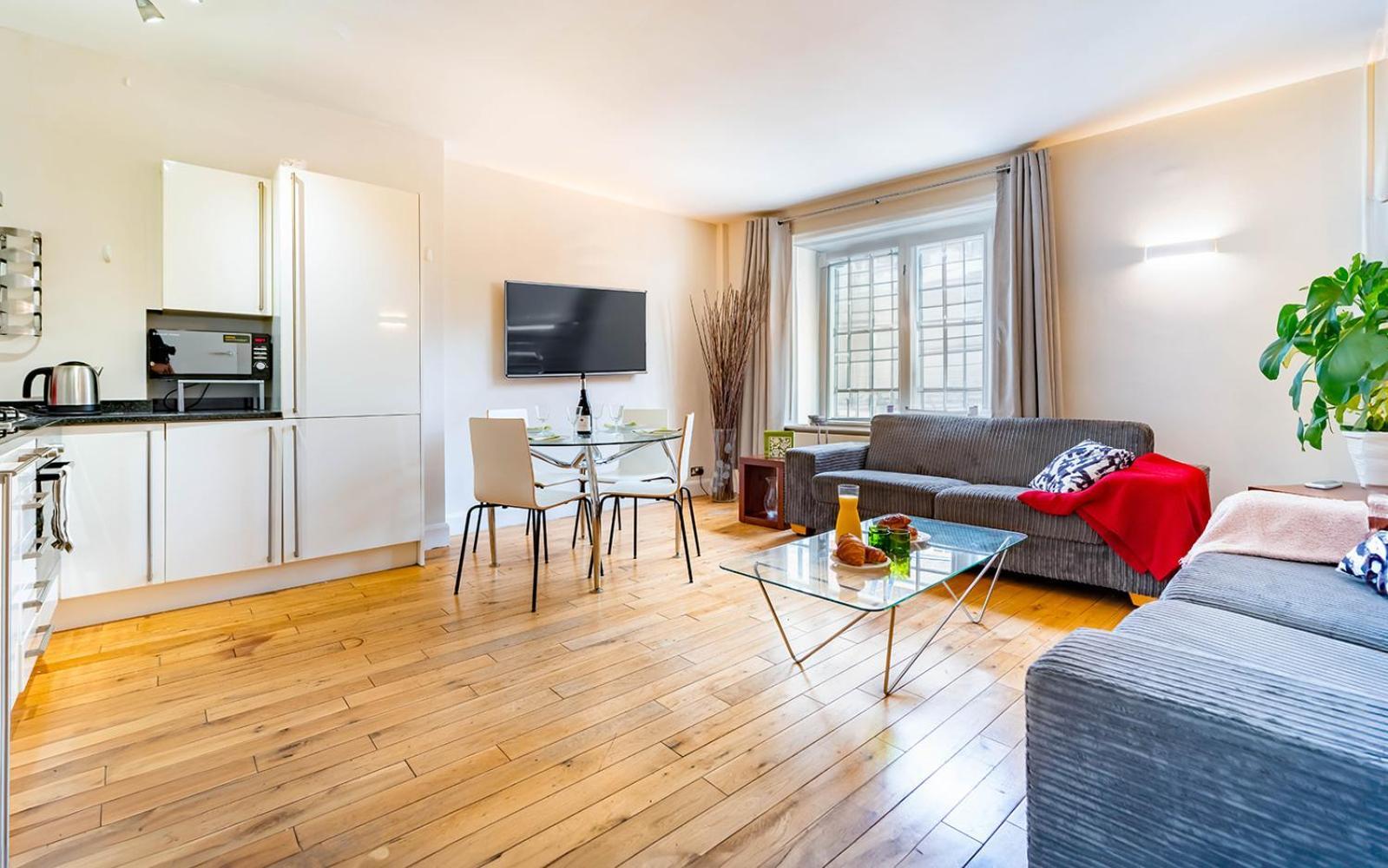 Spacious Apartment With A Balcony In Prime Location In Farringdon Londra Dış mekan fotoğraf