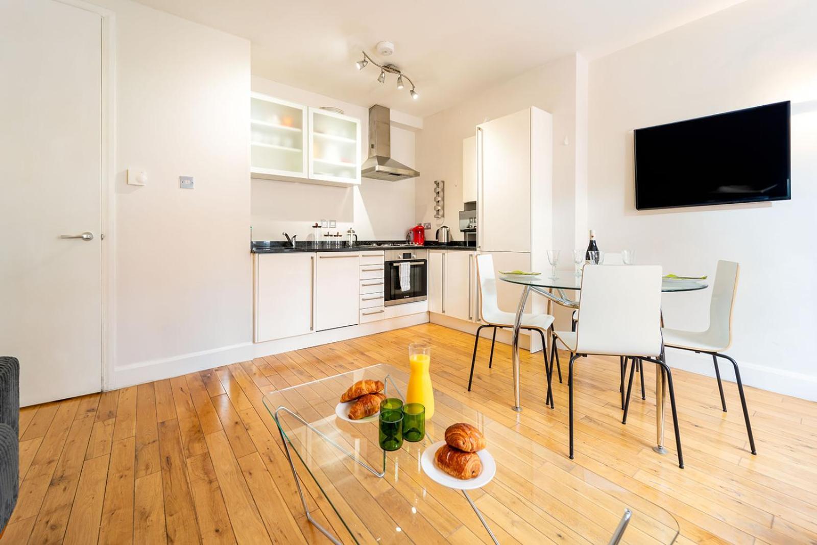 Spacious Apartment With A Balcony In Prime Location In Farringdon Londra Dış mekan fotoğraf