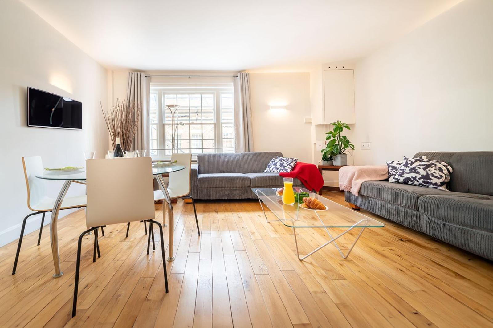 Spacious Apartment With A Balcony In Prime Location In Farringdon Londra Dış mekan fotoğraf