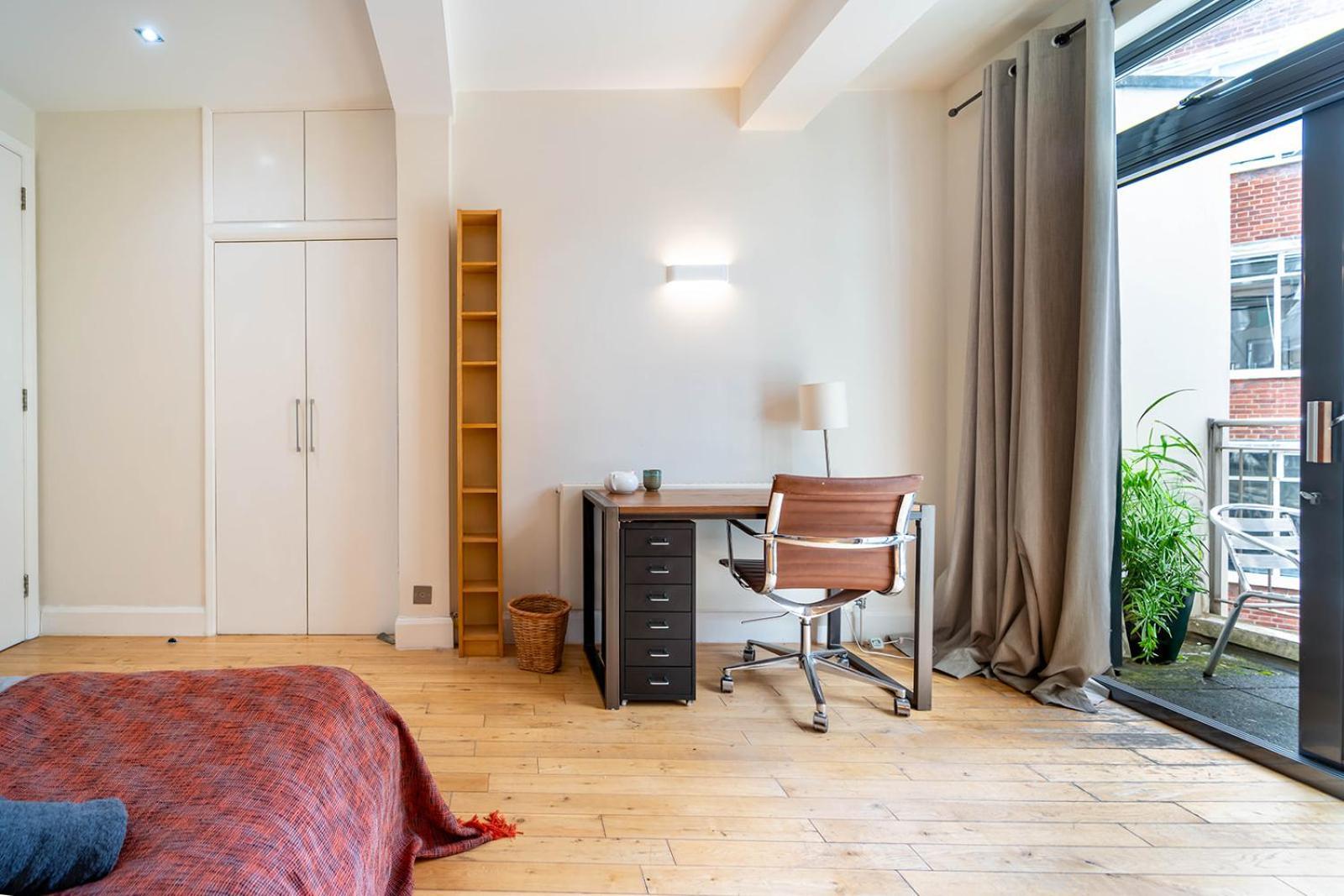Spacious Apartment With A Balcony In Prime Location In Farringdon Londra Dış mekan fotoğraf